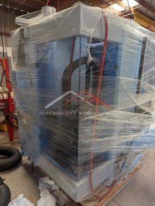 2017 BHX 050 Vertical CNC Machining Center