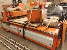 Pro Edge 5x10 CNC Router with Pushoff and Ball type conveyors