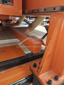 Pro Edge 5x10 CNC Router with Pushoff and Ball type conveyors