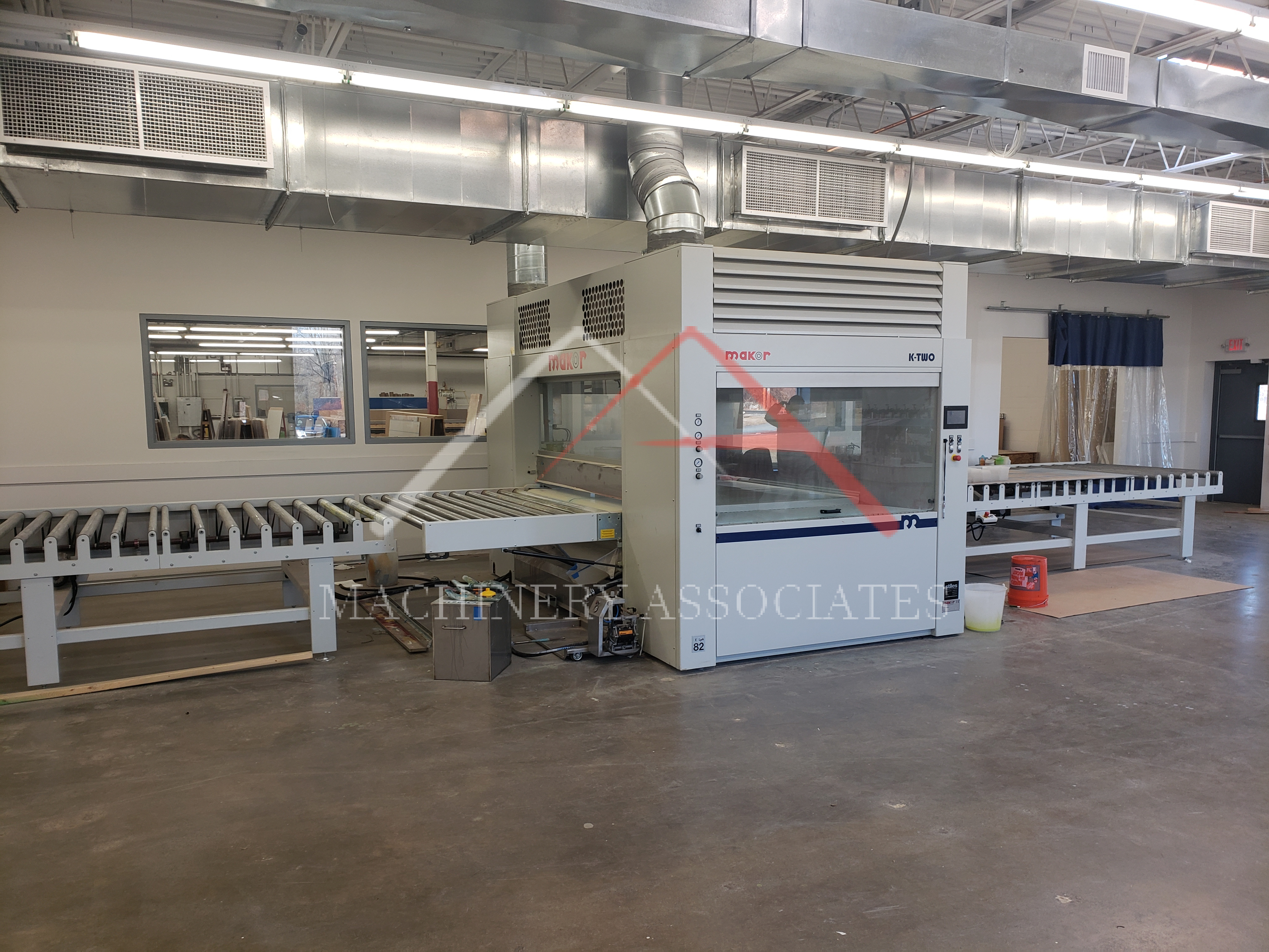 MAKOR K- two 77" wide, 2 arm, 8 gun spray machine MAKOR K- two 77" wide, 2 arm, 8 gun spray machine