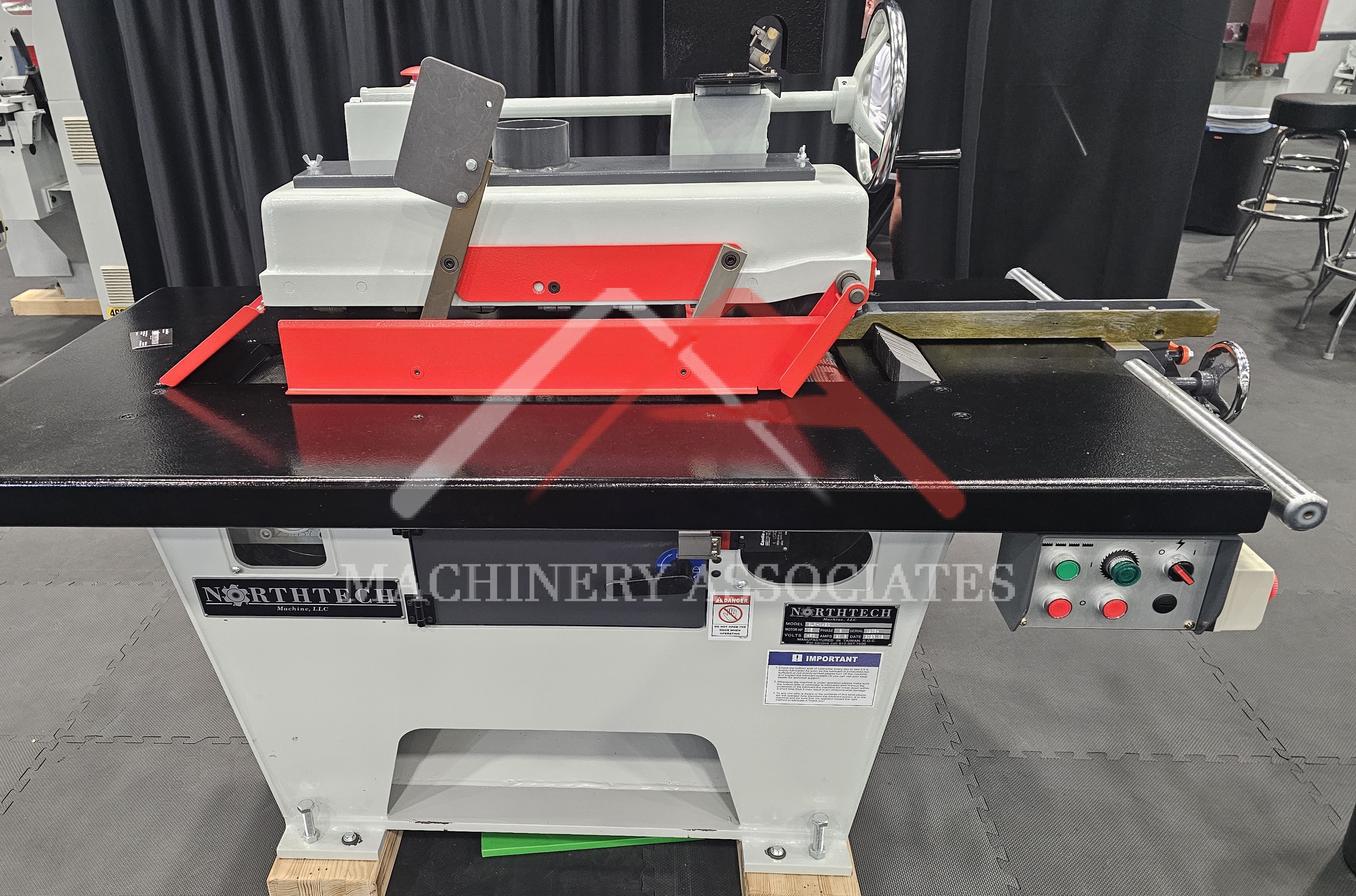 Northtech NT-SLR-14SC Straight Line Rip Saw Northtech NT-SLR-14SC Straight Line Rip Saw