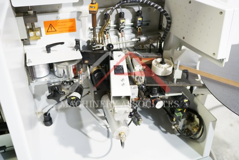 HOLZHER UNO 1302 SINGLE PHASE EDGEBANDER 