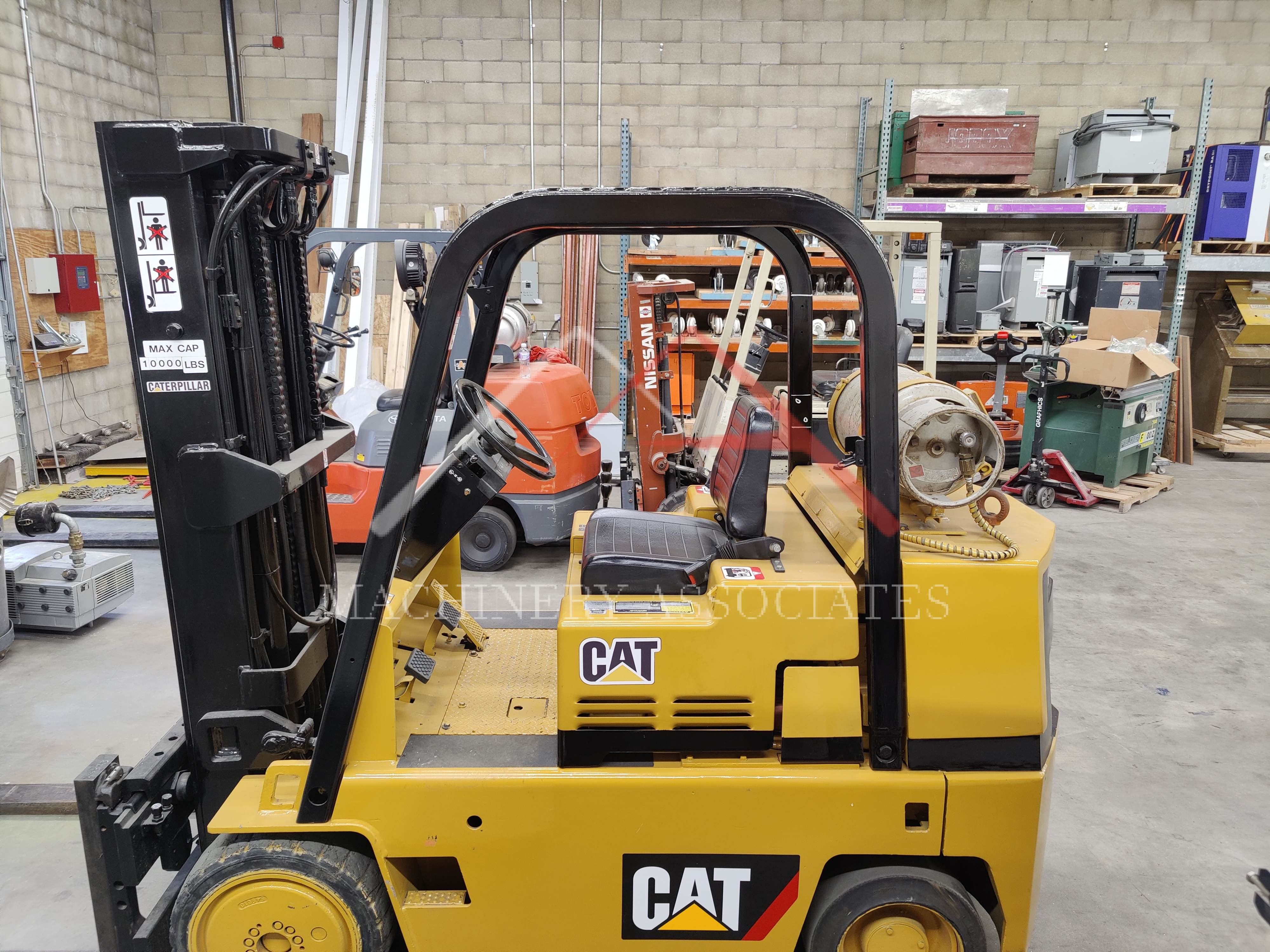 Cat 10k Forklift