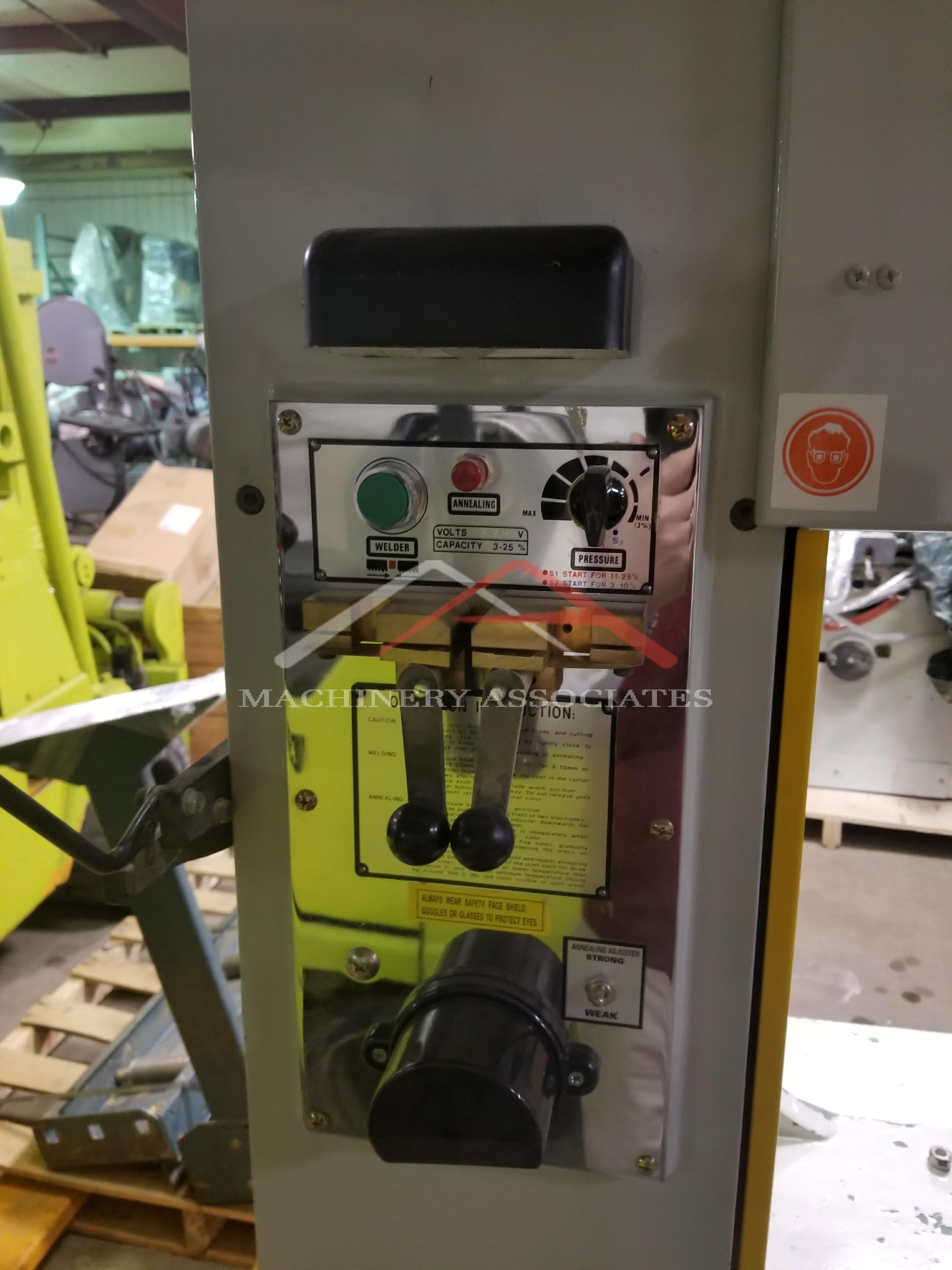 MSC 24" Metal Bandsaw, 2009, 220V 3PH, 2HP, Blade Welder, Light