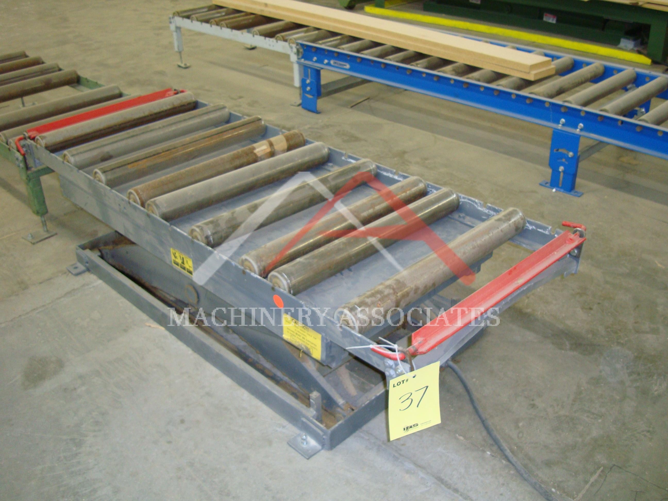 Lift Tables with Conveyors 8 in total