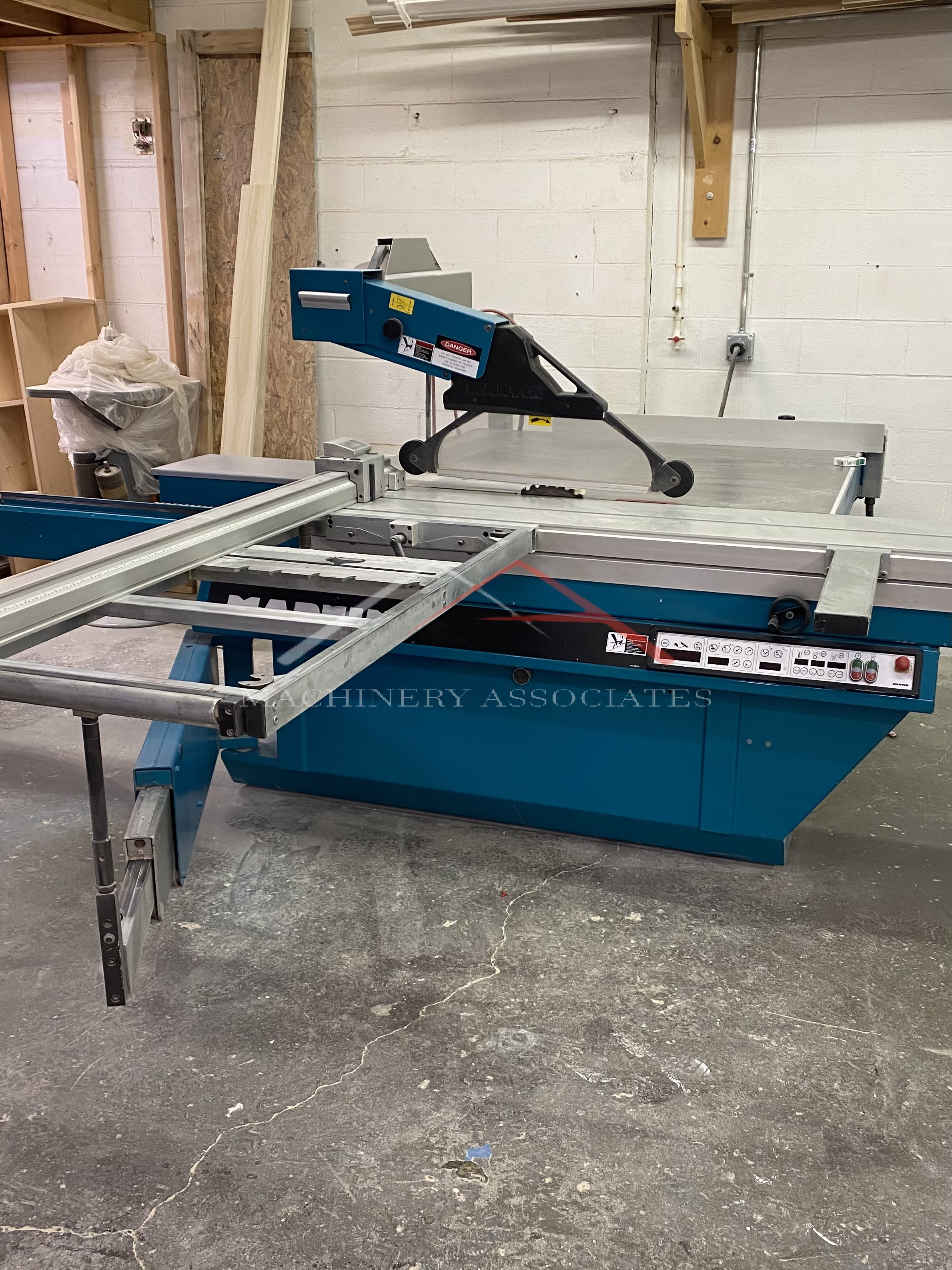 2002 Martin T73 Sliding Table Saw