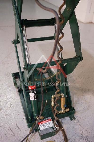 SOUTHWORTH 1000 lb LIFT TABLE 