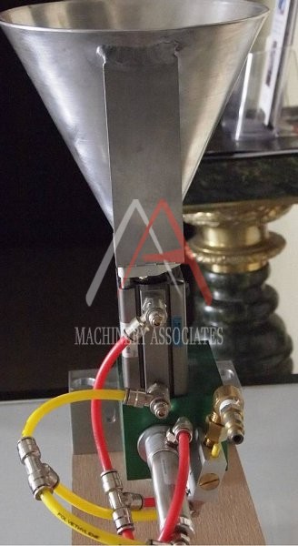 Unique Machinery - Pneumatic Space Ball Inserter Machine