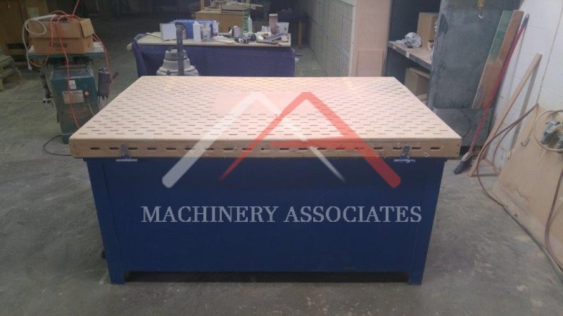 Denray Sanding Table Down Draft 440Volt 60Volt  3Phase in Very Good Condition 48 X 72